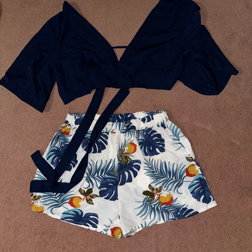 SHEIN Navy Blue and White Leaf Print Set